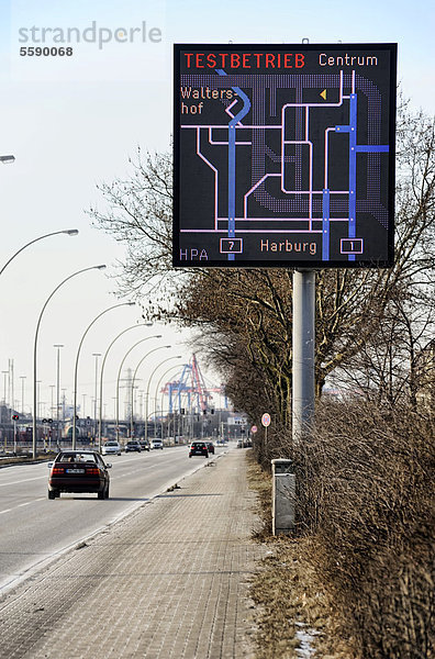 Verkehrsleitsystem  elektronische Anzeigetafel der HPA  Hamburg Port Authority  am Veddeler Damm in Hamburg  Deutschland  Europa