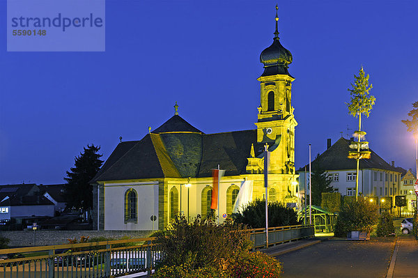 Hl. Kreuzkirche 1741-1745 von B. Neumann  in der Abenddämmerung  Etwashausen  Kitzingen  Unterfranken  Franken  Bayern  Deutschland  Europa