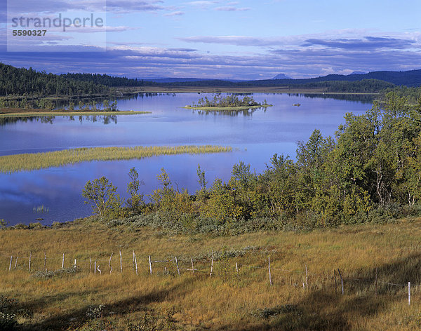 Blick auf den See Sebu am Vestfjellveien bei Lenningen  Oppland  Norwegen  Skandinavien  Europa