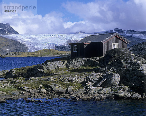 Berghütte und Gletscher  Sognefjell  Sogn og Fjordane  Norwegen  Skandinavien  Europa