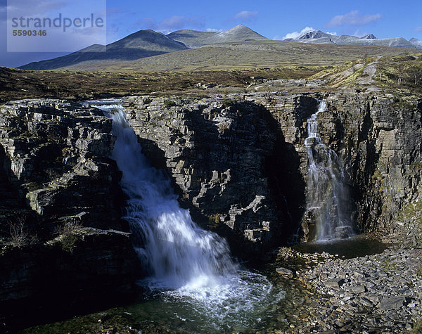 Storulfossen  auch Brudesl¯ret  Brudeslöret  Wasserfälle des Flusses Store Ula  bei MysusÊter  Mysuseter  Rondane Nationalpark  Norwegen  Skandinavien  Europa