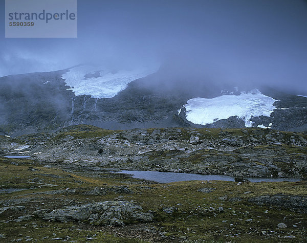 Berg Fannaraken  FannarÂken  FannarÂki  und Gletscher Fannarakbreen  FannrÂkbreen  Sognefjell  Sogn og Fjordane  Norwegen  Skandinavien  Europa