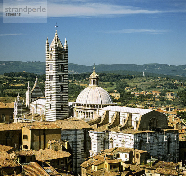Blick auf den Dom von Siena  Toskana  Italien  Europa