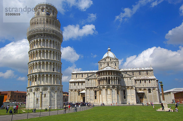 Kathedrale und Schiefer Turm  Piazza del Duomo  UNESCO Weltkulturerbe  Campo dei Miracoli  Pisa  Toskana  Italien  Europa