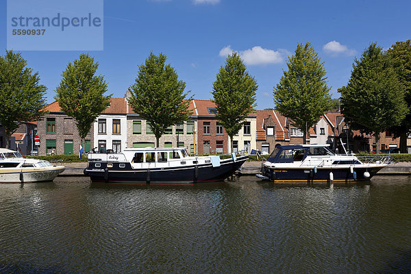 Boote auf dem Coupure-Kanal  Brügge  Westflandern  Flämische Region  Belgien  Europa