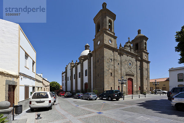 Plaza del Rosario mit Kirche San Sebastian  in der Altstadt von Agüimes  Gran Canaria  Kanarische Inseln  Spanien  Europa