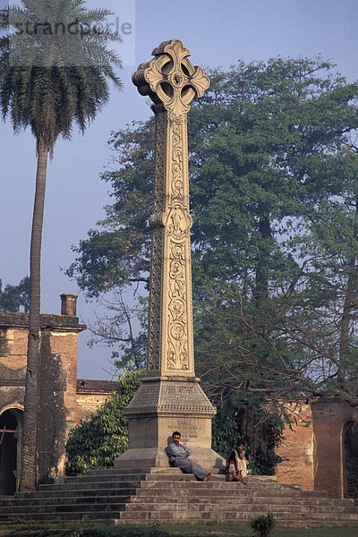 Denkmal auf dem historischen Gelände der Ruinen der britischen Residenz zur Erinnerung an den indischen Aufstand 1857  Lucknow oder Lakhnau  Uttar Pradesh  Indien  Asien