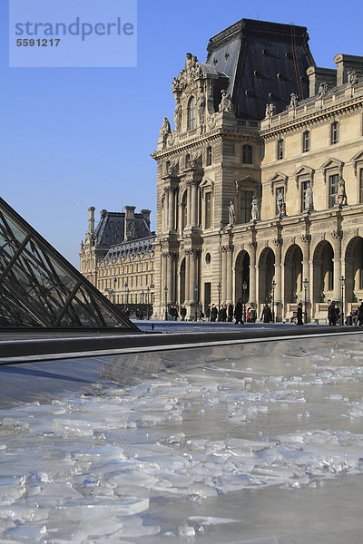 Louvre im Winter  Paris  Frankreich  Europa