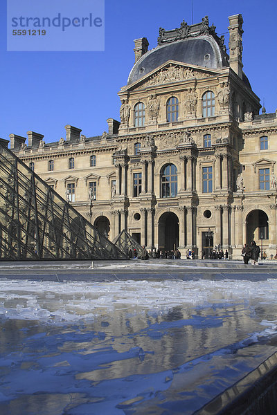 Louvre im Winter  Paris  Frankreich  Europa