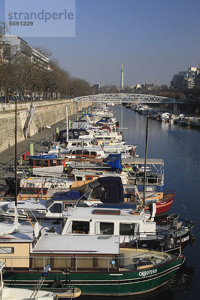 Kanal mit Yachten zwischen Seine und Place de la Bastille  Paris  Frankreich  Europa