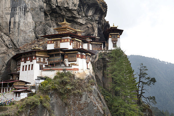Tibetischer Buddhismus  Tigernest-Kloster an der Felswand  Taktshang  bei Paro  Himalaja  Königreich Bhutan  Südasien  Asien