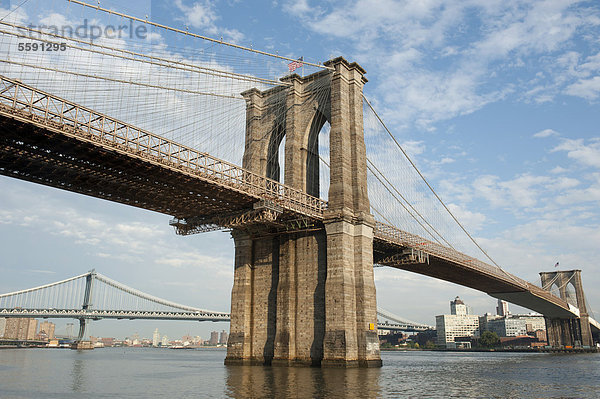 Hängebrücke über den East River  großer Brückenpfeiler  Brooklyn Bridge von Manhattan aus gesehen  Manhattan  New York City  New York  USA  Nordamerika  Amerika