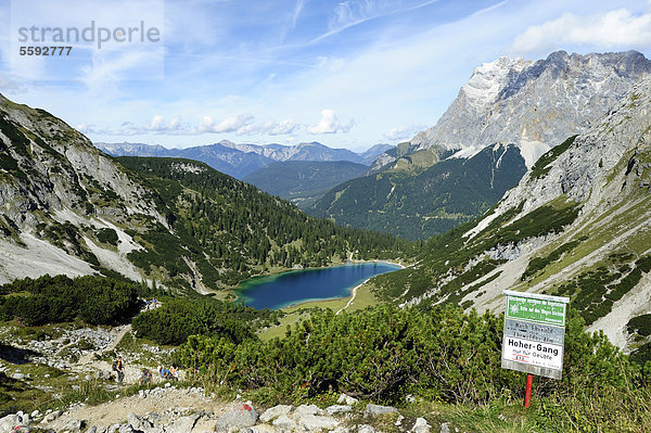 Blick von der Coburger Hütte auf den Seebensee und Zugspitze  Ehrwald  Tirol  Österreich  Europa  ÖffentlicherGrund