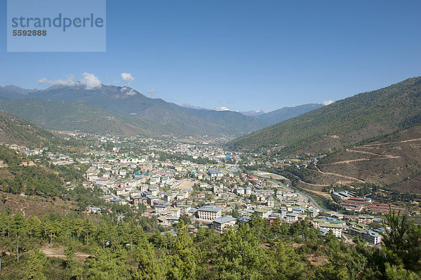 Blick von oben auf die Hauptstadt Thimphu  Himalaja  Königreich Bhutan  Südasien  Asien