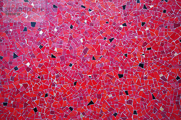 Frankreich  Paris  Wand aus roten Mosaikfliesen