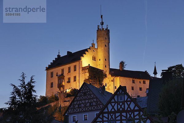 Deutschland  Bayern  Franken  Fränkische Schweiz  Blick auf Schloss Goessweinstein bei Nacht