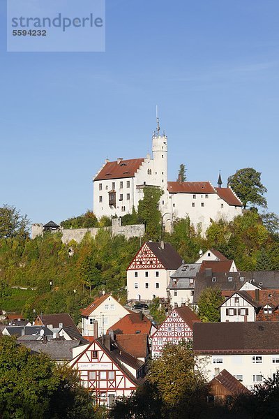 Deutschland  Bayern  Franken  Oberfranken  Fränkische Schweiz  Blick auf Schloss Goessweinstein