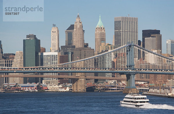 Manhattan Bridge über East River  New York City  USA