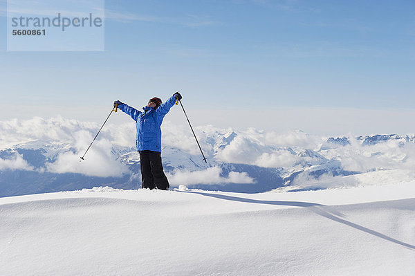 Junge - Person  Stange  halten  Ski  Schnee