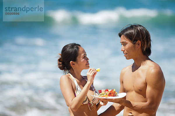 Zusammenhalt  Strand  essen  essend  isst