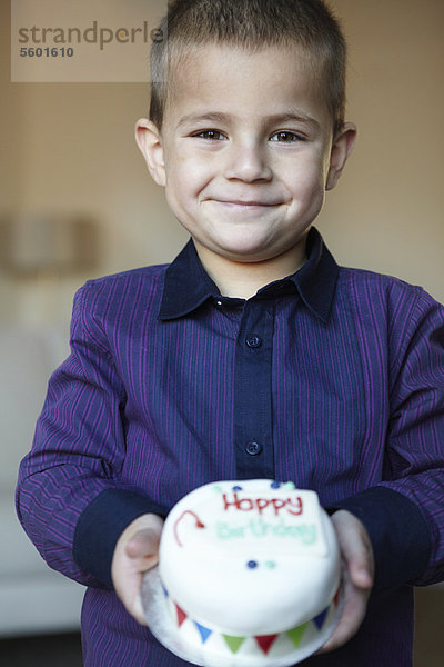 Junge - Person  Modell  halten  Kuchen  Miniatur