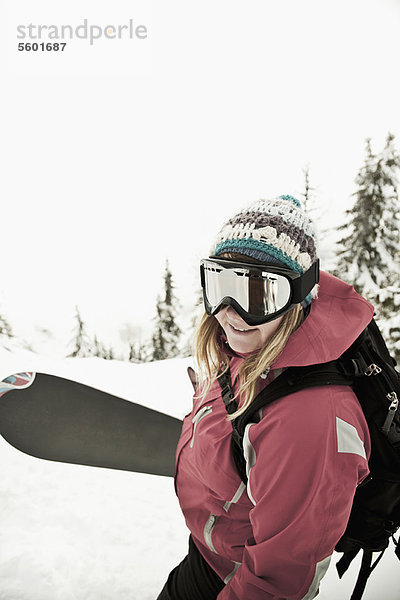 einsteigen Snowboardfahrer tragen Schnee