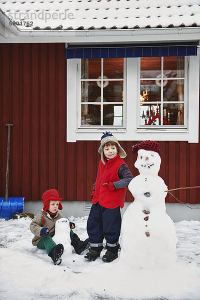 Zusammenhalt Junge - Person Produktion Schneemann