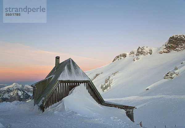 hoch oben Stapel Wohnhaus Hügel Schnee