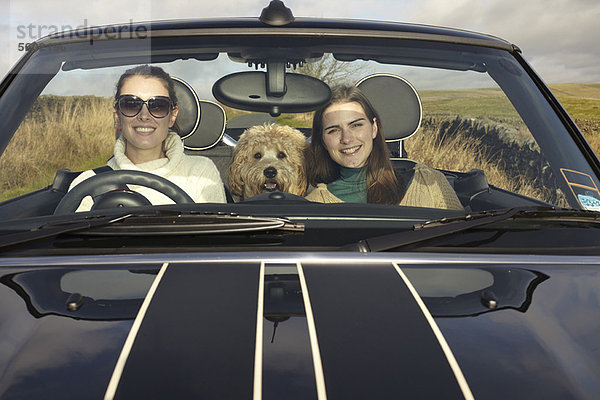 Ländliches Motiv  ländliche Motive  Frau  Landschaft  fahren  Hund