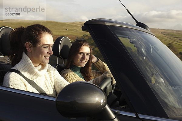 Ländliches Motiv  ländliche Motive  Frau  Landschaft  fahren