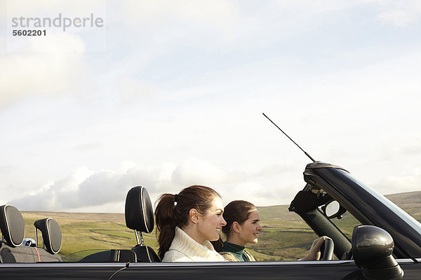 Ländliches Motiv  ländliche Motive  Frau  Landschaft  fahren