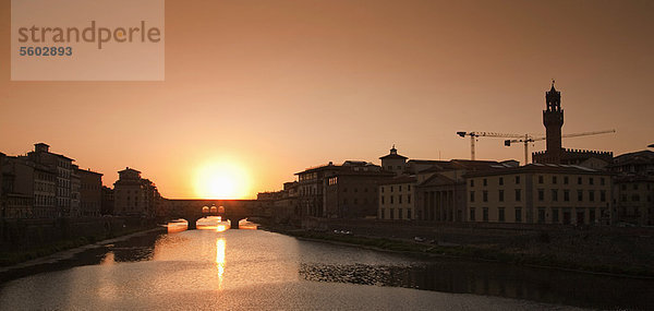 Sonnenuntergang über Stadtbrücke