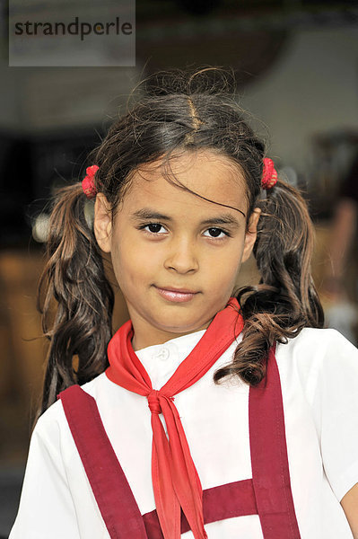 Schülerin  kubanisches Mädchen  Cienfuegos  Kuba  Große Antillen  Karibik  Mittelamerika  Amerika