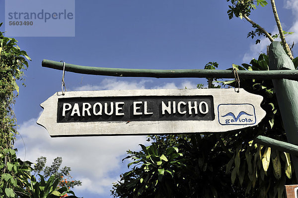 Schild Parque el Nicho  Naturpark mit Wasserfällen  bei Cienfuegos - Trinidad  Cienfuegos  Kuba  Große Antillen  Karibik  Mittelamerika  Amerika