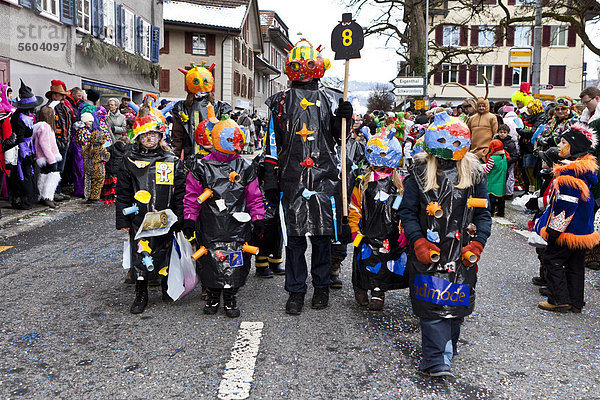 Außerirdische Wesen  Verkleidungen beim 35. Motteri-Umzug in Malters  Luzern  Schweiz  Europa
