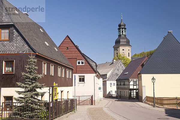 Alter Stadtkern mit Kirche von Geising  Osterzgebirge  Sachsen  Deutschland  Europa