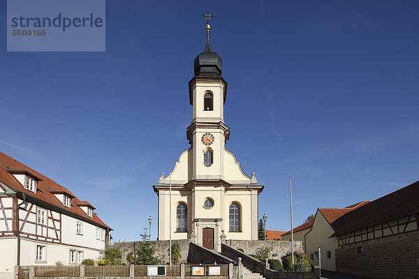 Katholische Kuratiekirche St. Michael und St. Georg  Michelau im Steigerwald  Unterfranken  Franken  Bayern  Deutschland  Europa  ÖffentlicherGrund