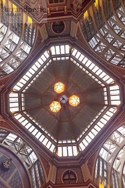 Viktorianisches Glasdach im Leadenhall Market  London  England  Großbritannien  Europa