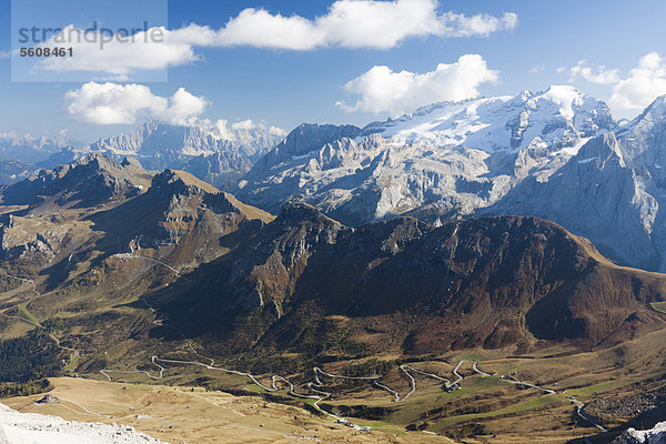 Aussicht vom Sass Pordoi  2925 m  auf Marmolata  Marmolada  3343 m  Sella-Gruppe  Dolomiten  Italien  Europa