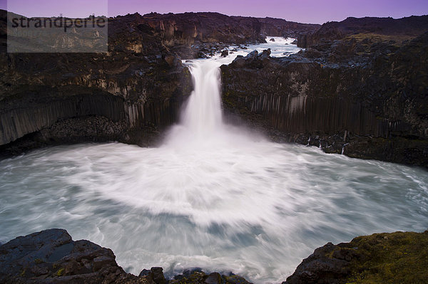 Wasserfall Aldeyjarfoss am Fluss Skj·lfandafljÛt  Hochlandpiste Sprengisandur  Hochland  Island  Europa