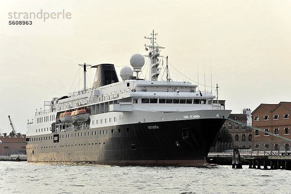 Kreuzfahrtschiff Minerva im Hafen  Baujahr 1996  420 Passagiere  133m lang  Venedig  Venetien  Italien  Europa