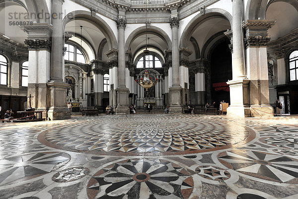 Innenansicht Kirche Santa Maria della Salute  Venedig  Venetien  Italien  Europa