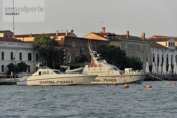 Guardia di Finanza  Boote der Finanzpolizei  vor Anker in Venedig  Venetien  Italien  Europa