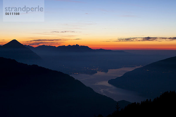 Abendrot über dem Thuner See  Blick von der Schynige Platte  Berner Oberland  Schweiz  Europa