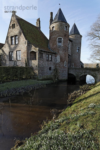 Schloss Ooostkerke aus dem 14. Jh.  Polderdorf Ooostkerke-Damme  Westflandern  Belgien  Europa