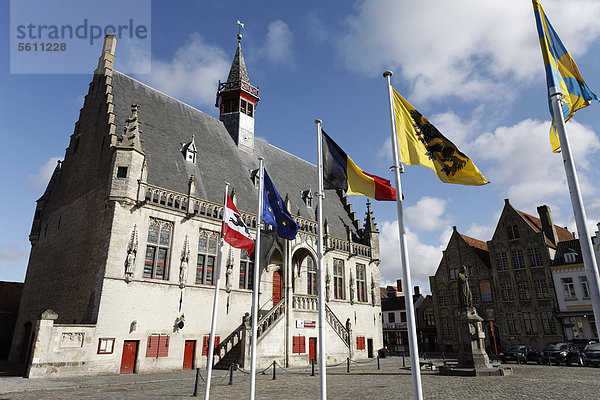 Historisches Rathaus und Denkmal Jacob van Maerlant  Grote Markt  Damme  Westflandern  Belgien  Europa