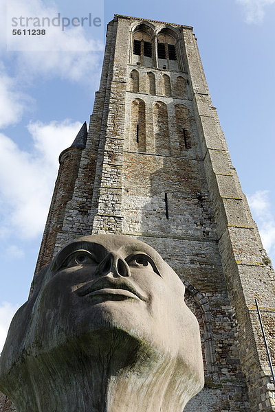 Skulptur Blik van Licht von Charles Delporte und Onze-Lieve-Vrouwkerk  Liebfrauenkirche  Damme  Westflandern  Belgien  Europa