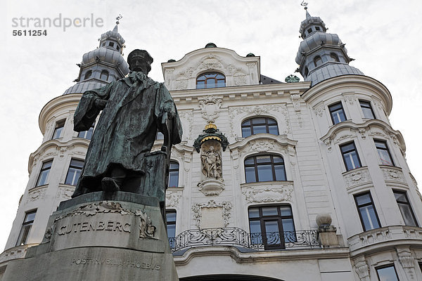 Wien Hauptstadt Europa Gebäude frontal Statue Österreich