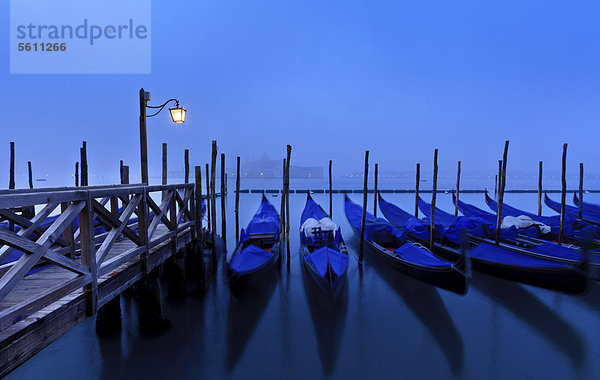entfernt hoch oben Europa binden Gondel Gondola Langensee Lago Maggiore Abenddämmerung Italien Venedig