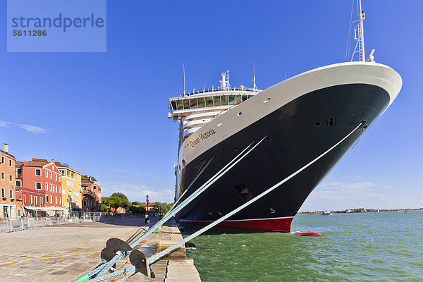 Kreuzfahrtschiff Queen Victoria im Hafen von Venedig  Italien  Europa